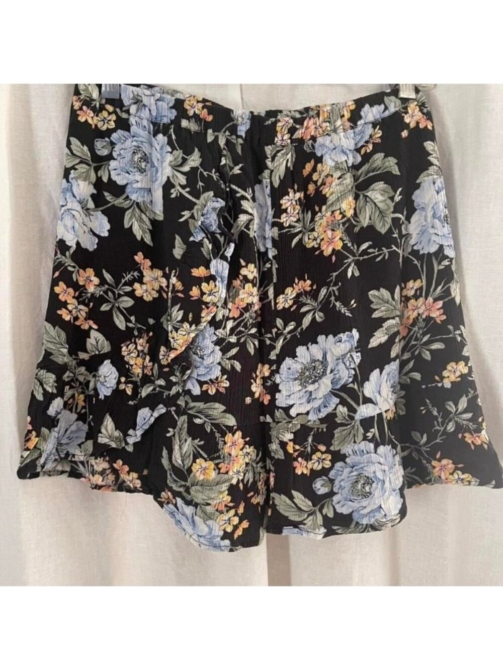 Black Floral Ruffle Mini Skirt Womens Medium Blue Rose - Picture 3 of 3